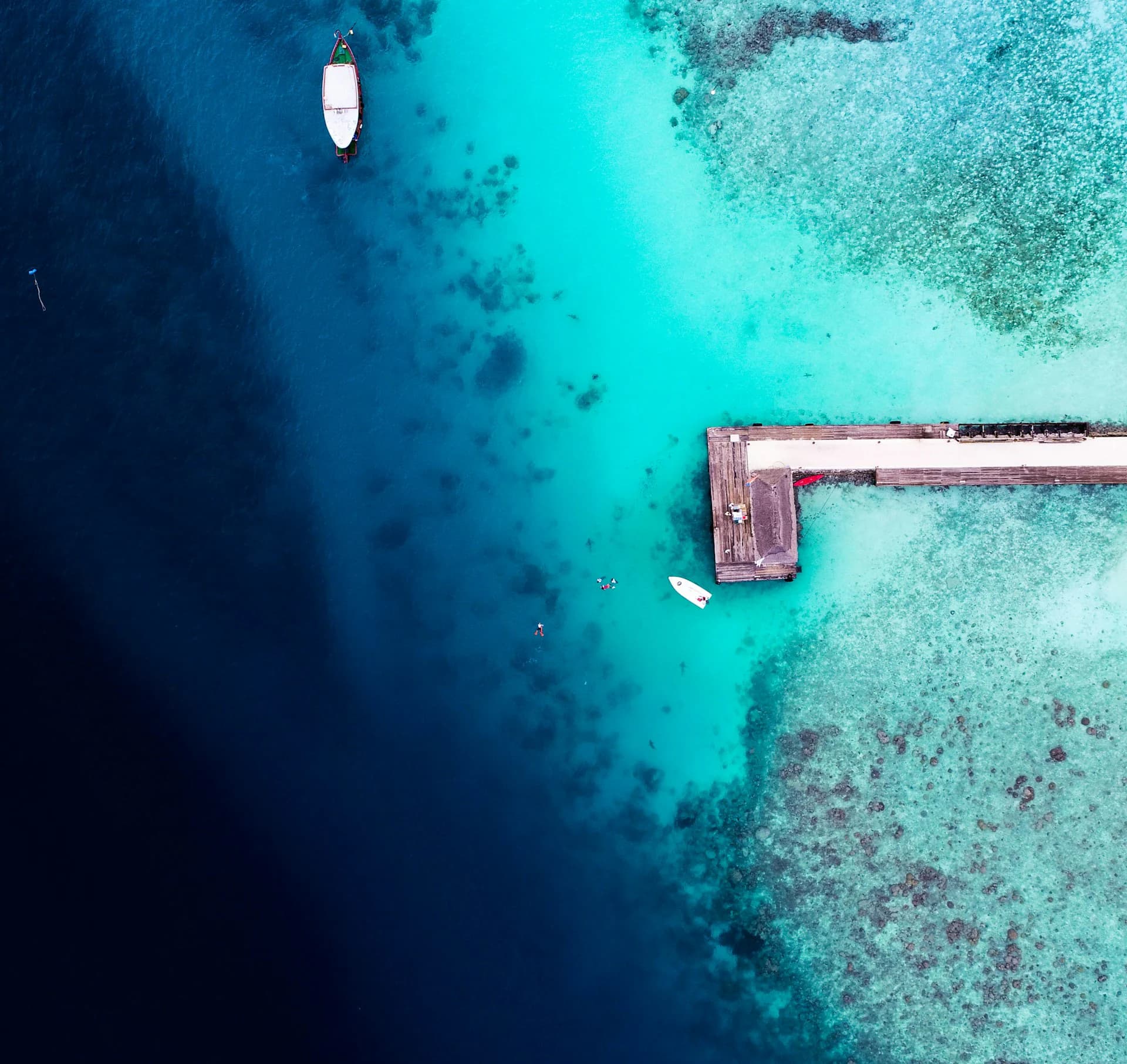 Maldivian island commerce, marine activity and construction